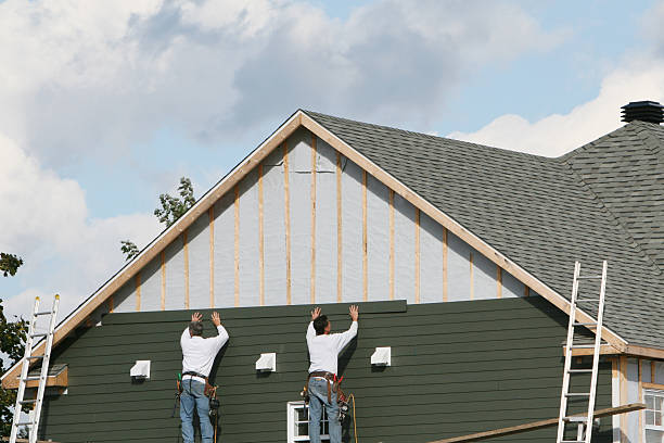 Professional Siding Replacement technician working in Farmersville, TX